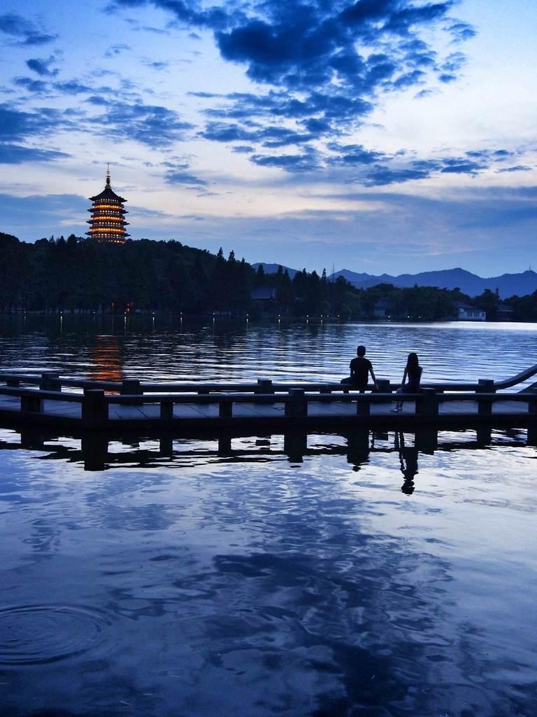 Hangzhou — Lake & tea
